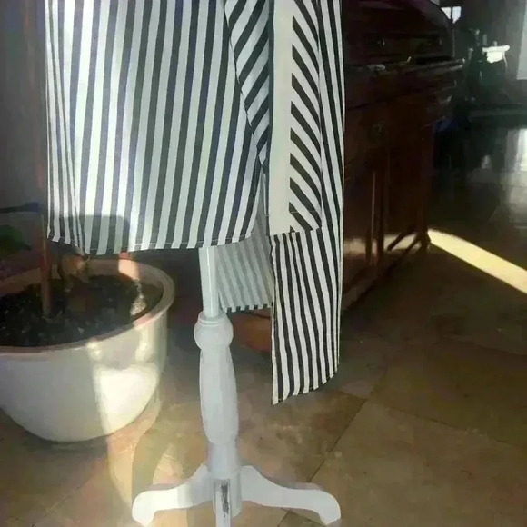 KoanDaily ladies large high low blouse. Long sleeve black and white stripe NWOT - Picture 9 of 13